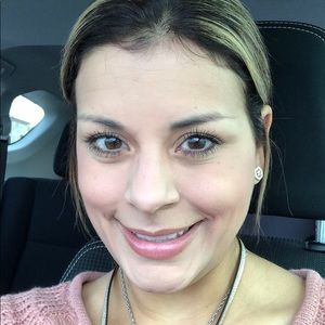 Meet your Posher, Monica